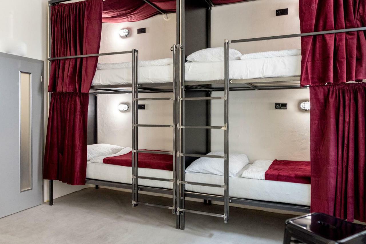 Wake Up Wellness Hostel Брно Экстерьер фото