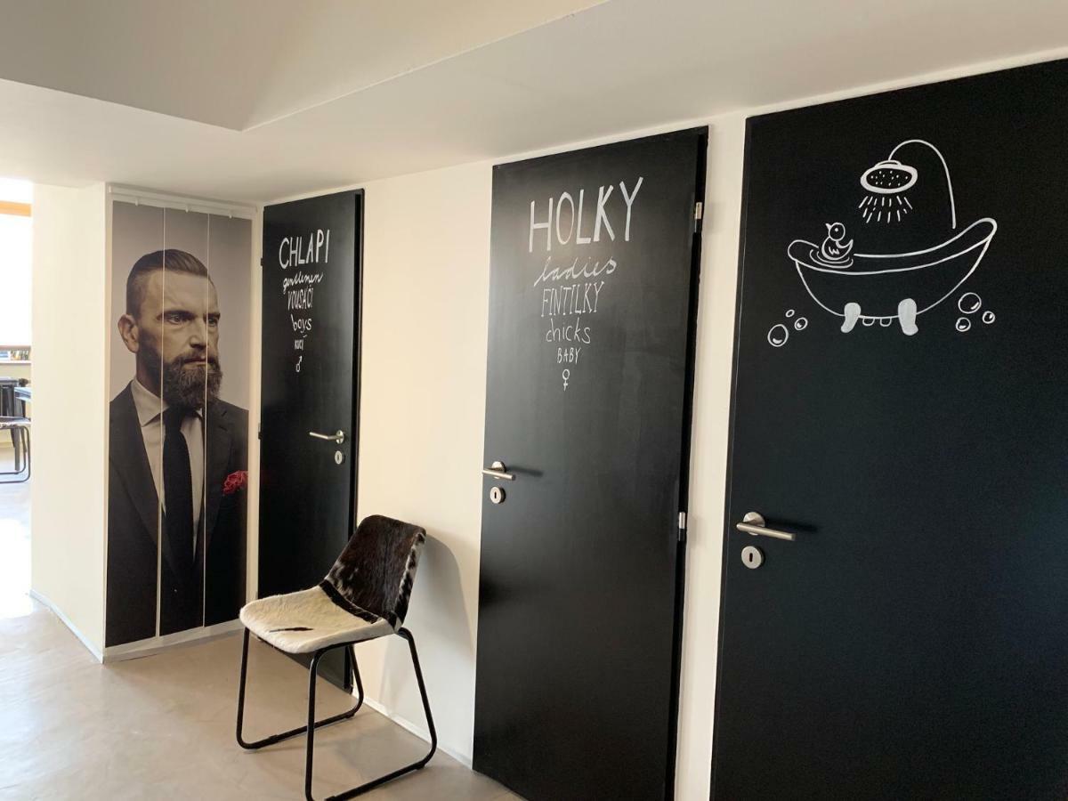 Wake Up Wellness Hostel Брно Экстерьер фото
