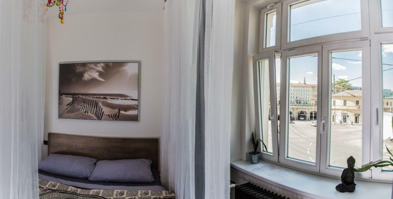 Wake Up Wellness Hostel Брно Экстерьер фото