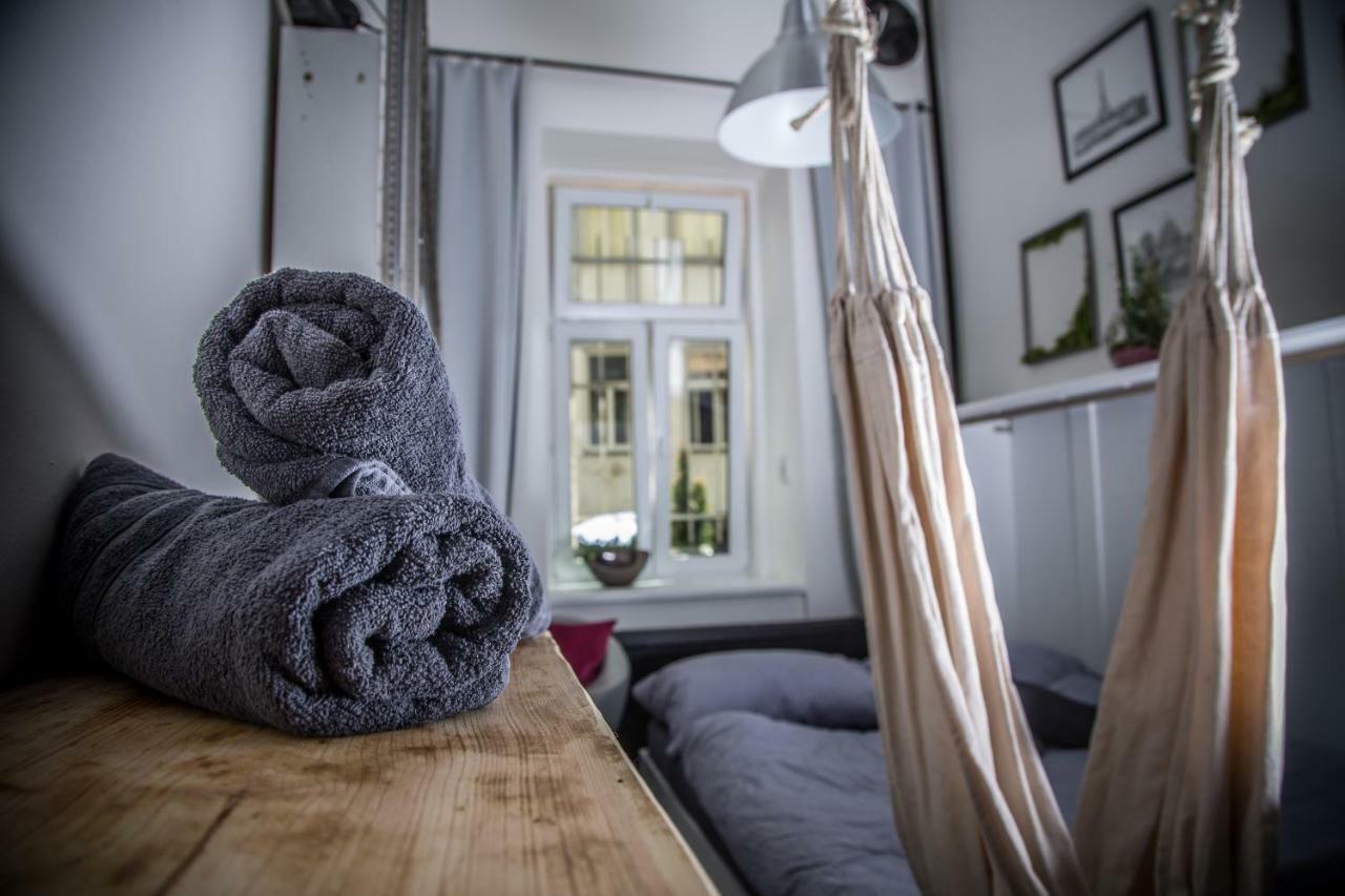 Wake Up Wellness Hostel Брно Экстерьер фото